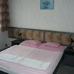 Отель Patyi Etterem Es 2*