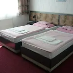Patyi Etterem Es Отель 2*