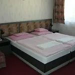 Patyi Etterem Es 2*