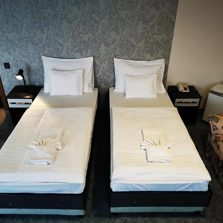 Patyi Etterem Es Bögöte