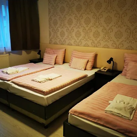 Patyi Etterem Es فندق