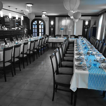 Patyi Etterem Es فندق 2*