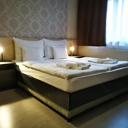 فندق Patyi Etterem Es 2*