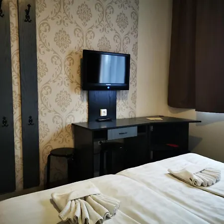 Otel Patyi Etterem Es 2*