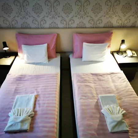 Patyi Etterem Es فندق 2*