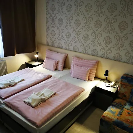 Patyi Etterem Es Otel 2*
