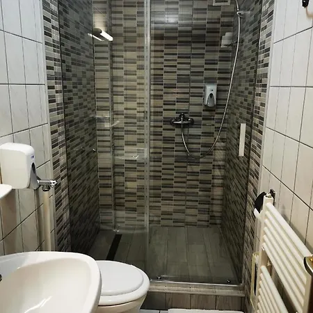 Otel Patyi Etterem Es 2*