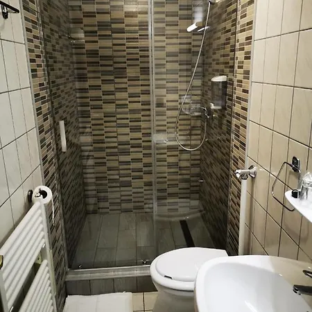Patyi Etterem Es 2* Bögöte