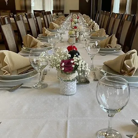 Patyi Etterem Es فندق 2*