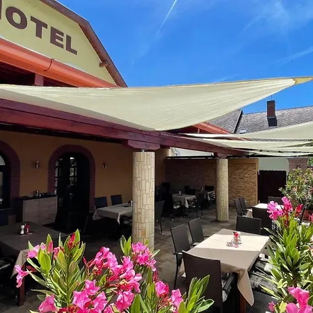 فندق Patyi Etterem Es 2*