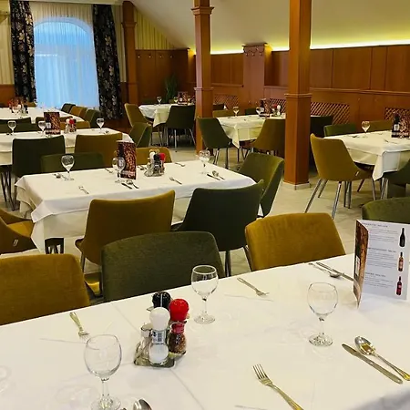 فندق Patyi Etterem Es