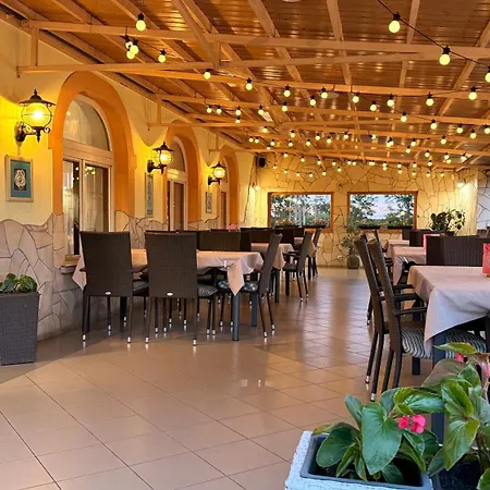 Hotel Patyi Etterem Es Bogote