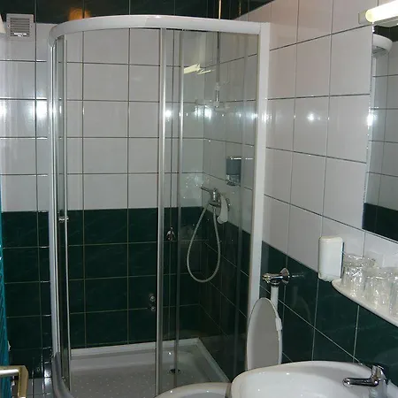 Patyi Etterem Es Otel 2*
