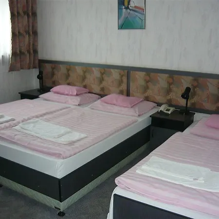 فندق Patyi Etterem Es