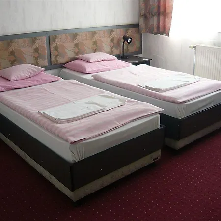 Patyi étterem és 2*