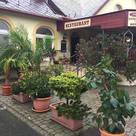 فندق Patyi Etterem Es