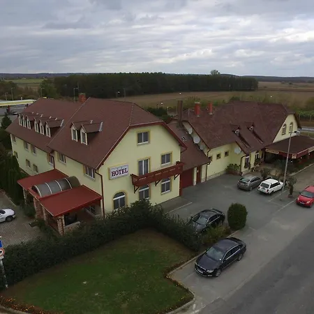 Hotel Patyi Etterem Es Bogote