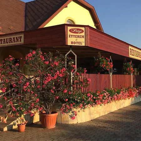فندق Patyi Etterem Es Bögöte