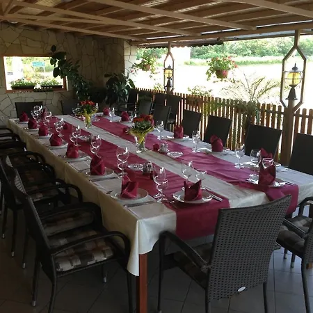 Hotell Patyi Etterem Es Bögöte