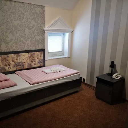 فندق Patyi Etterem Es