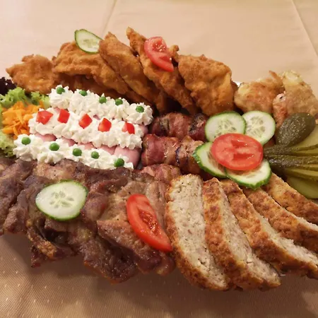 Patyi Etterem Es فندق 2*