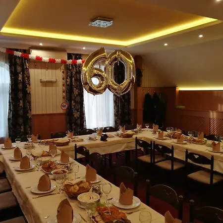 Patyi Etterem Es فندق 2*