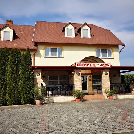 Hotel Patyi Etterem Es 2*