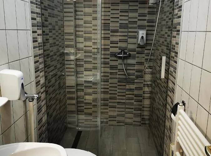 Hotel Patyi étterem és 2*